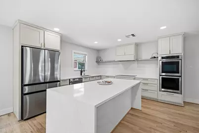 10131 Whiteside Lane, Houston, TX 77043 - Photo 7