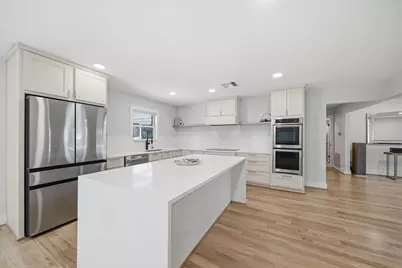 10131 Whiteside Lane, Houston, TX 77043 - Photo 13