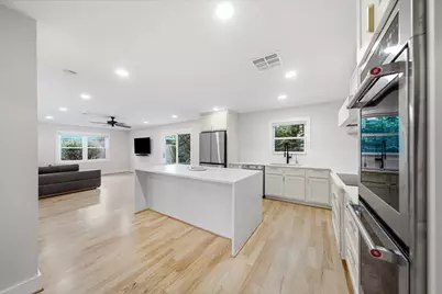 10131 Whiteside Lane, Houston, TX 77043 - Photo 13