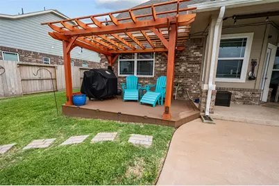 9723 Suffolk Downs Drive, Mont Belvieu, TX 77523 - Photo 15
