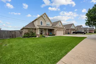 9723 Suffolk Downs Dr, Mont Belvieu, TX 77523 - Photo 5