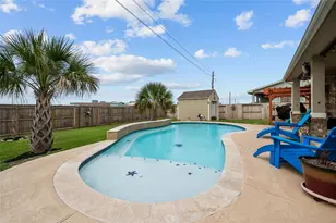 9723 Suffolk Downs Dr, Mont Belvieu, TX 77523 - Photo 11