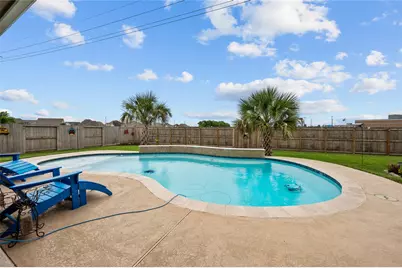 9723 Suffolk Downs Drive, Mont Belvieu, TX 77523 - Photo 9