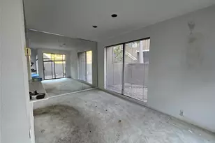31 Litchfield Ln, Houston, TX 77024 - Photo 5