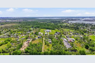 410 Jones Road, Highlands, TX 77562 - Photo 9