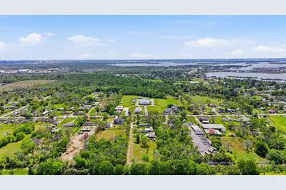410 Jones Road, Highlands, TX 77562 - Photo 9
