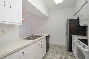 2475 Underwood St, Houston, TX 77030 - Photo 3