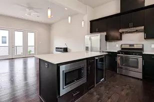 1140 W 24th St, Houston, TX 77008 - Photo 3