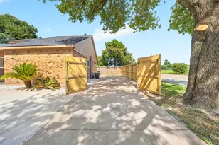 8702 Parkway Forest Dr, Houston, TX 77044 - Photo 37