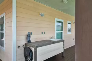 944 Raymond, Crystal Beach, TX 77650 - Photo 19