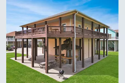 944 Raymond, Crystal Beach, TX 77650 - Photo 3