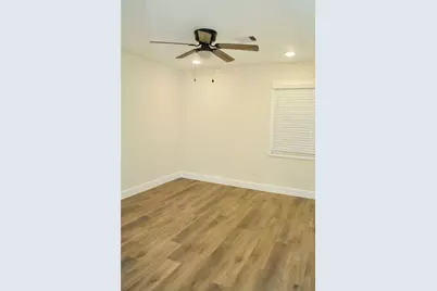 2405 Byron Avenue, Pearland, TX 77581 - Photo 9