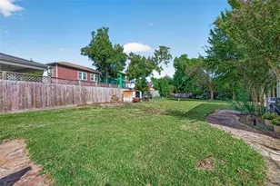 2438 White Oak Dr, Houston, TX 77009 - Photo 37