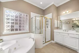 8923 4 Leaf Dr, Sugar Land, TX 77479 - Photo 23