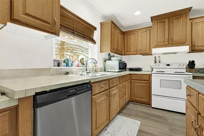 9222 Avenue C, Liverpool, TX 77577 - Photo 17