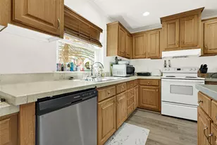 9222 Avenue C, Liverpool, TX 77577 - Photo 17