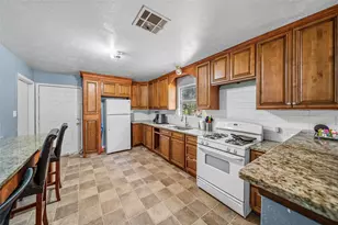 591 Seth Blvd, Cleveland, TX 77328 - Photo 5