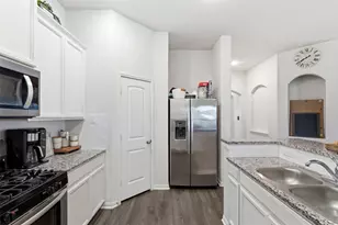 527 Kickapoo Dr, Anahuac, TX 77514 - Photo 13