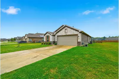 527 Kickapoo Drive, Anahuac, TX 77514 - Photo 3
