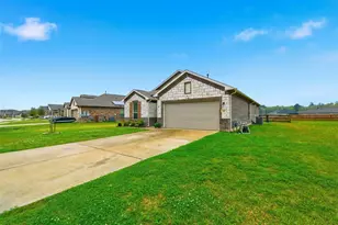 527 Kickapoo Dr, Anahuac, TX 77514 - Photo 3