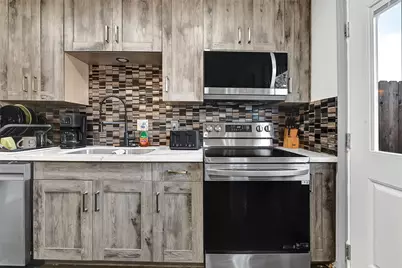 7911 Kendalia Drive, Houston, TX 77036 - Photo 19