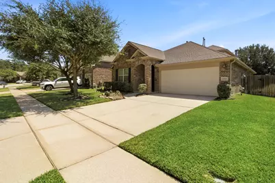 24422 Myrtle Creek Falls, Tomball, TX 77375 - Photo 3