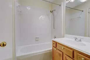 2614 S Peach Hollow Circle Circle, Pearland, TX 77584 - Photo 9