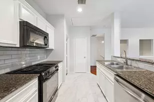 1138 W 25th St, Houston, TX 77008 - Photo 13