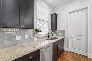 1010 W 24th St, Houston, TX 77008 - Photo 9
