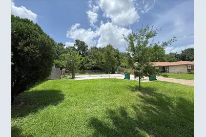 8715 Victoria Forest Drive, Houston, TX 77088 - Photo 7