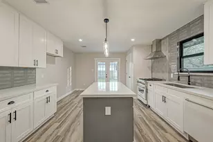 2111 Nina Lee Ln, Houston, TX 77018 - Photo 3