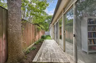 1715 Briarpark Dr, Houston, TX 77042 - Photo 27