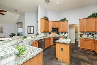 163 N Millport Circle, The Woodlands, TX 77382 - Photo 17