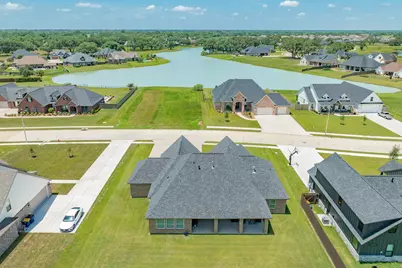 838 Oak Ridge Drive, Angleton, TX 77515 - Photo 37