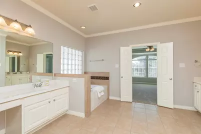 10126 Holly Chase Drive, Houston, TX 77042 - Photo 31