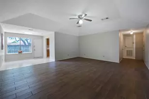 2779 Forest Point Dr, League City, TX 77573 - Photo 5