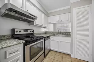 201 Emerson St, Houston, TX 77006 - Photo 9