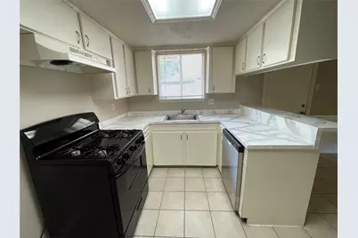 1327 Diplomat Way, Houston, TX 77088 - Photo 5