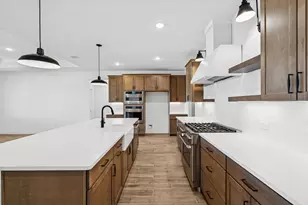 12826 Old Fashion Cir, Mont Belvieu, TX 77535 - Photo 7