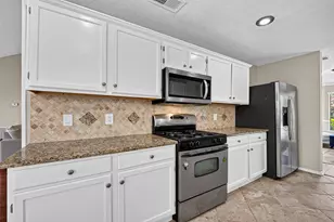 2124 Bennigan St, League City, TX 77573 - Photo 11