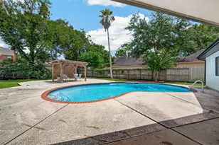 15714 Sylvan Lake Dr, Houston, TX 77062 - Photo 41