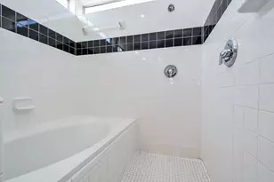 824 Robin St, Houston, TX 77019 - Photo 17
