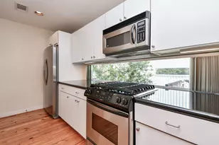 824 Robin St, Houston, TX 77019 - Photo 11