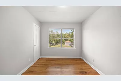13 13th Street N #15, Texas City, TX 77590 - Photo 5