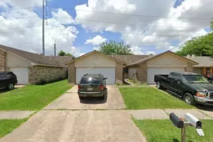 10143 Inwood Hollow Ln, Houston, TX 77088 - Photo 1