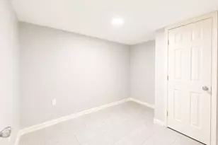 204 S 74th 1/2 St, Houston, TX 77011 - Photo 7