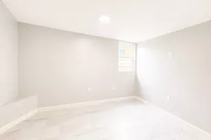 204 S 74th 1/2 St, Houston, TX 77011 - Photo 5