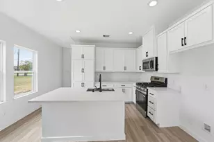 524 N 4th St, La Porte, TX 77571 - Photo 3