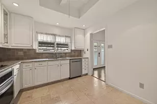 11711 Memorial Dr, Houston, TX 77024 - Photo 13