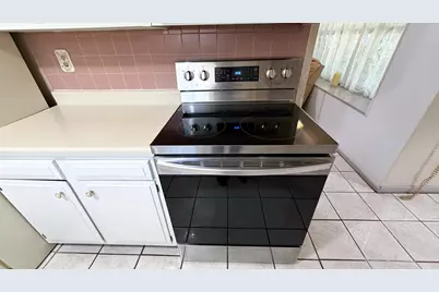 6230 Knollwest Drive, Houston, TX 77072 - Photo 11
